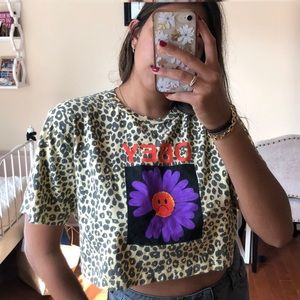 Graphic leopard print cropped tshirt